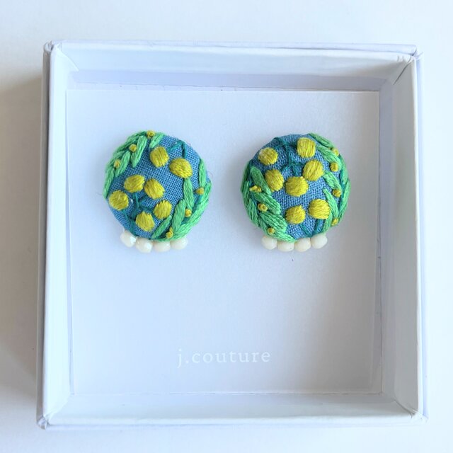 ミモザの刺繍ピアス(botanical）#229 | iichi 日々の暮らしを心地よく