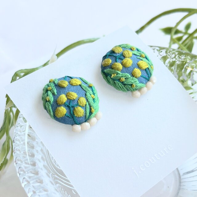 ミモザの刺繍ピアス(botanical）#229 | iichi 日々の暮らしを心地よく