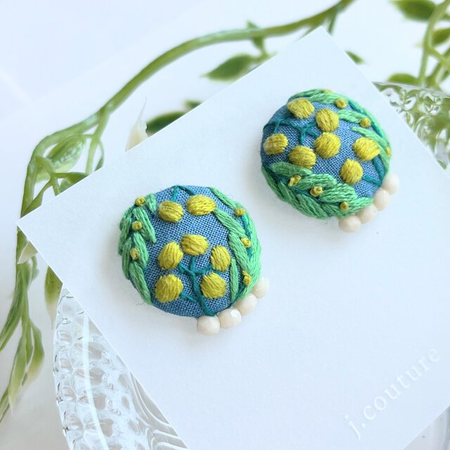 ミモザの刺繍ピアス(botanical）#229 | iichi 日々の暮らしを心地よく