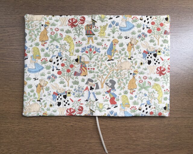 アリス柄・・ブックカバー文庫本用 | iichi 日々の暮らしを