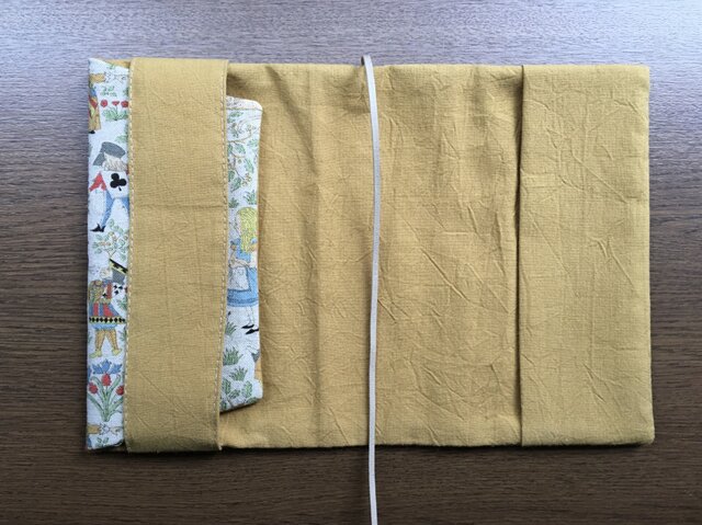 アリス柄・・ブックカバー文庫本用 | iichi 日々の暮らしを心地よく