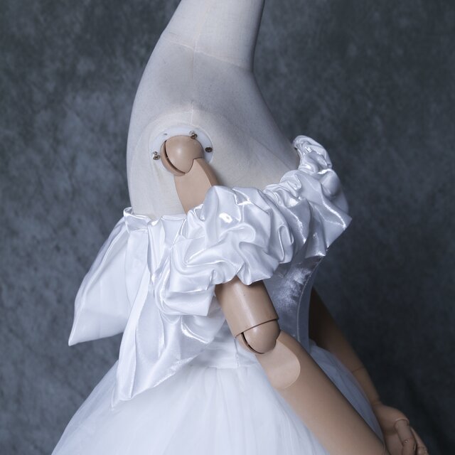 ウェディングドレス 光沢サテン 編み上げ オフショルダー ラッフルフリル 花嫁
