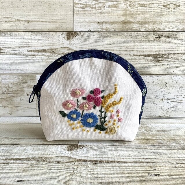 大人かわいい手刺繍お花たっぷりラウンドポーチ 大きめサイズ 国産帆布 