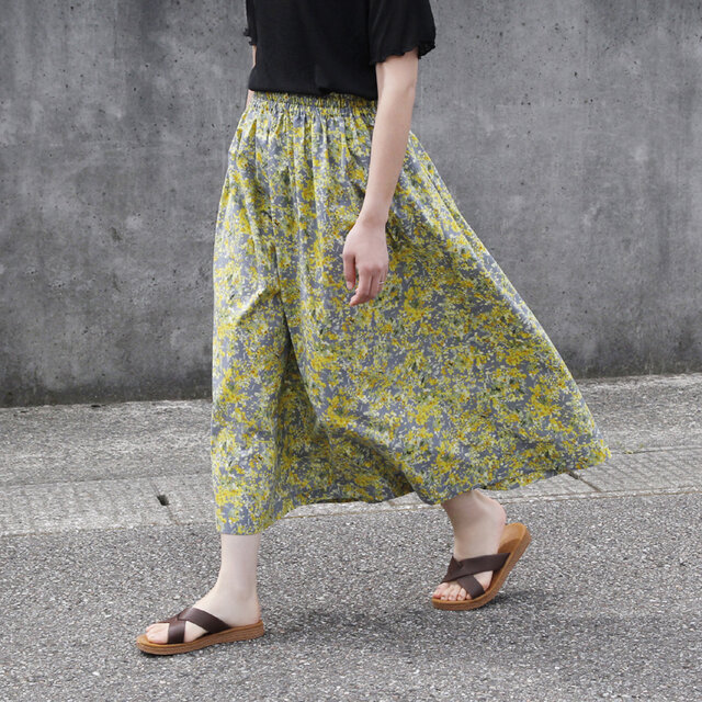 ミモザ フラワープリント（グレー）コットンギャザースカート 軽くて、さらり。優しい肌触り。春 ポケット