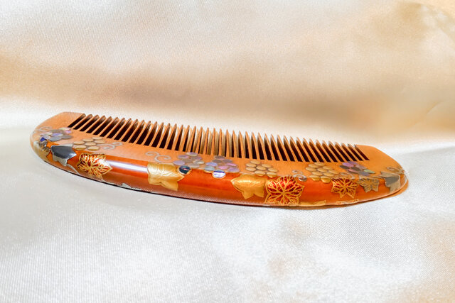 蒔絵櫛 葡萄Ⅲ | iichi 日々の暮らしを心地よくするハンドメイドや