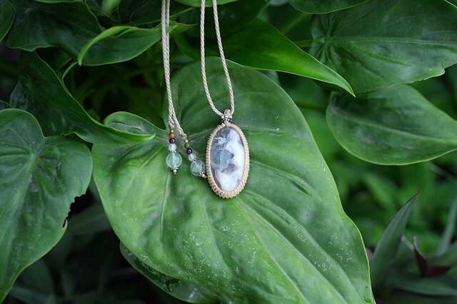 雲と海藻の交差☆モスアゲートマクラメネックレス1445 | iichi 日々の