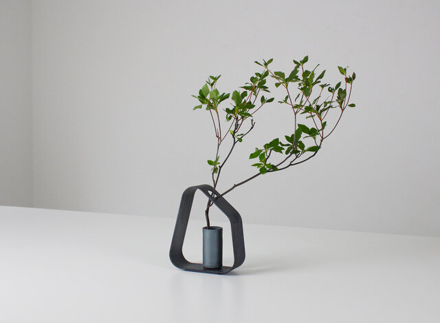 陶器の花瓶 山と樹木の風景画 maxresdefault.jpg