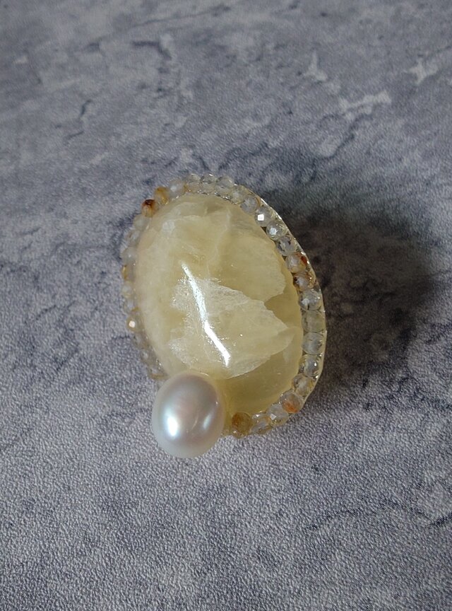 イエローカルサイトと真珠とルチルクォーツ