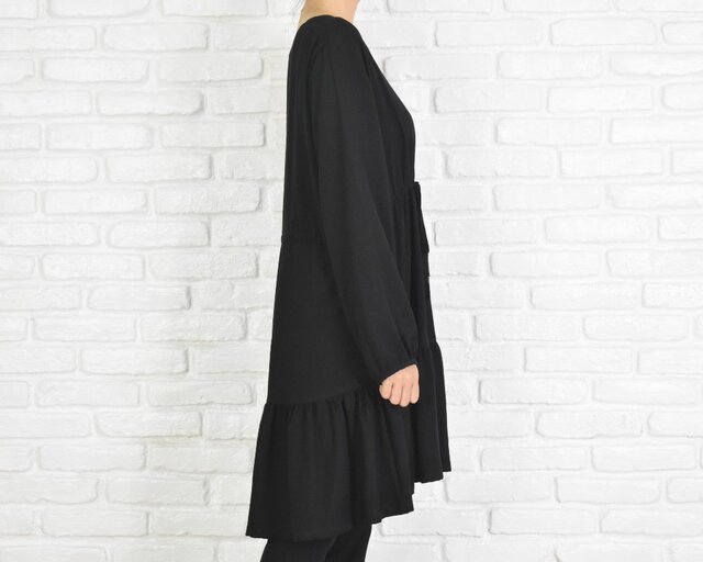 ❤【トゥビーシック】✨美品　チュニックワンピース　ブラック/黒　50 シンプルなVネックの大人のフリルチュニックワンピース