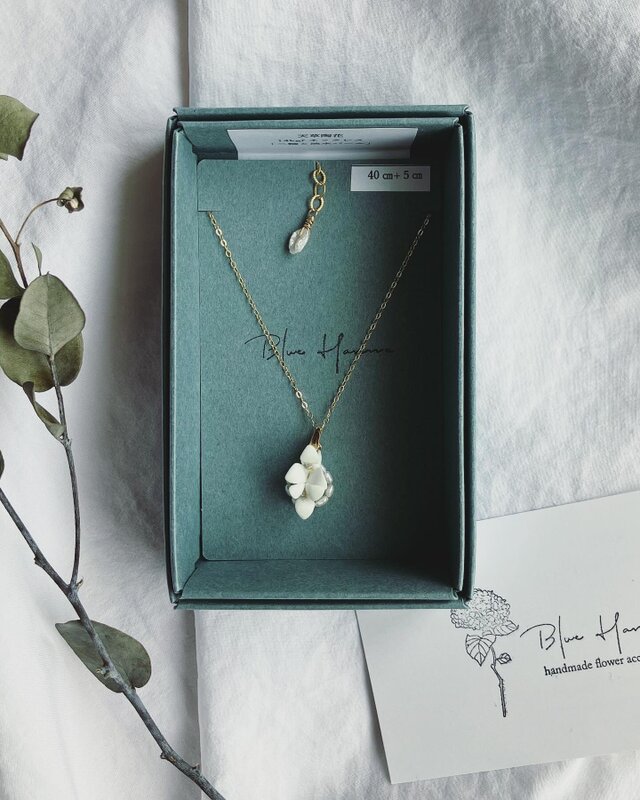 白磁　天草陶花　二輪と淡水パールの14kgfネックレス　