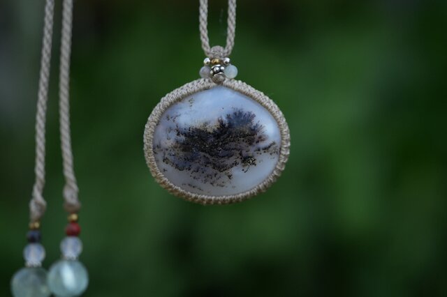 大粒オパールのマクラメネックレス 水墨樹々☆デンドライトオパール マクラメネックレス1473 | iichi 日々