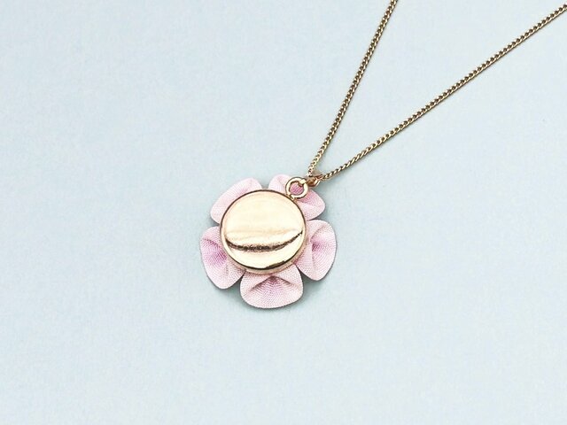 はんなり桜のシンプルネックレス♡手染めシルク /ピンク つまみ細工 和