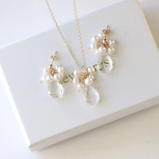 クリスタルクォーツ × 淡水パール 雫ネックレス＆ピアス（イヤリング