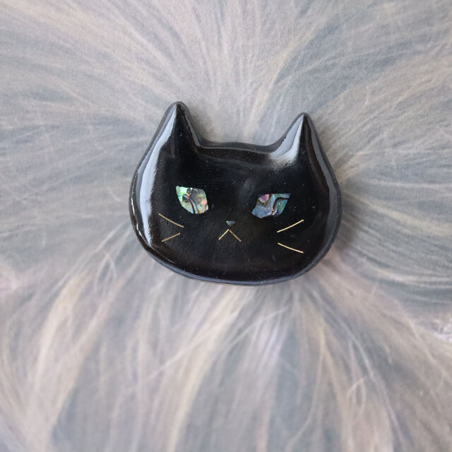 ウルウルおめめの猫ポニーフック（クロさん）ブラック・螺鈿風・黒猫 