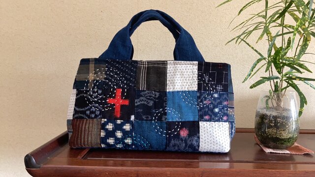 パッチワークキルト 大きめ横長のトートバッグ ハンドメイド ダークグレー it-65b8a9154f278-1200.jpg