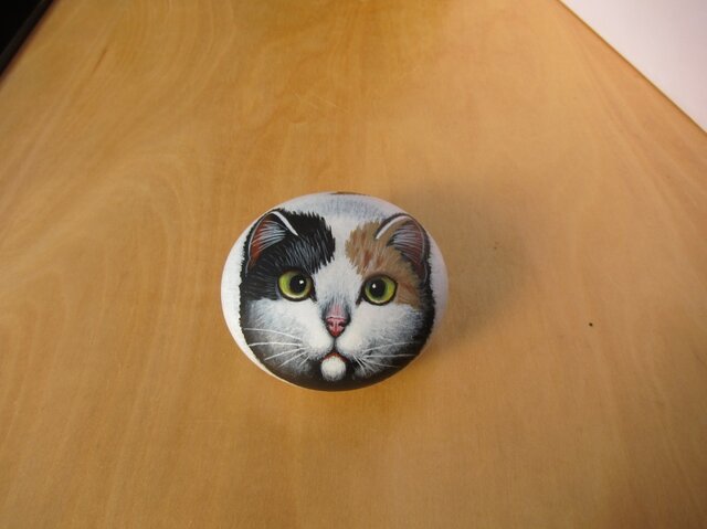 石のピルケース(三毛猫)の画像1枚目