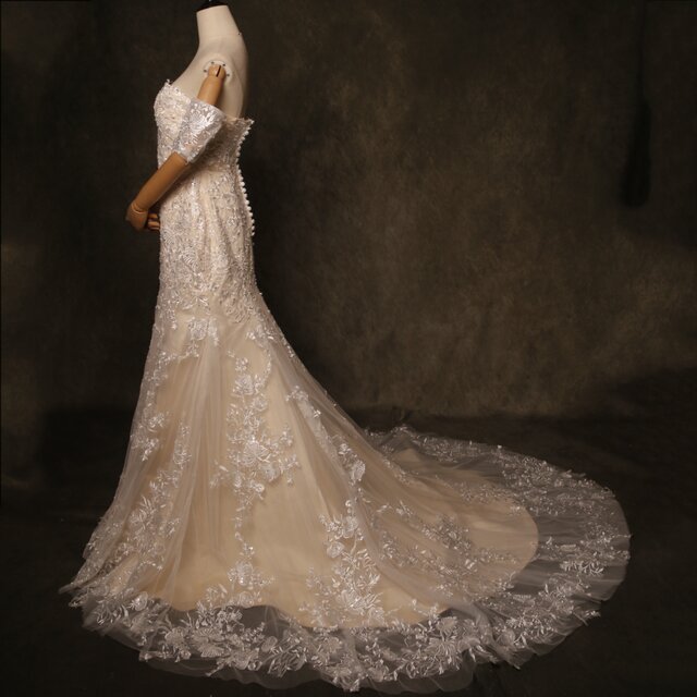 豪華！ウエディングドレス 繊細レース 背中見せ 美しい花レース 花嫁 結婚式 マーメイドライン オフホワイト