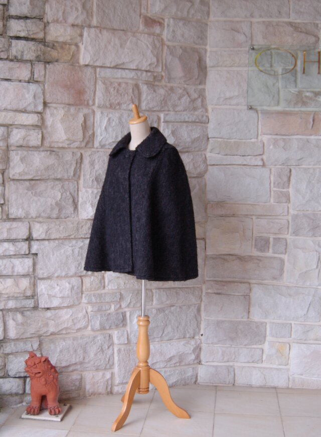 【 エレガント ケープ コート 】深みのある霜降り杢調 ダークグレー　イギリス製のウール生地　軽い♪
