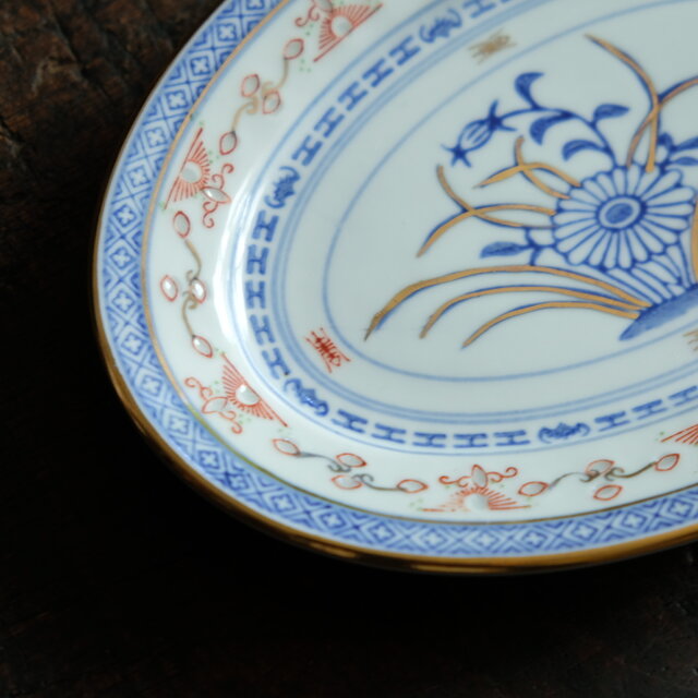 買い誠実 餃子を乗せたくなる◇見込みに青花。中国景徳鎮 蛍焼赤絵金彩 工芸品