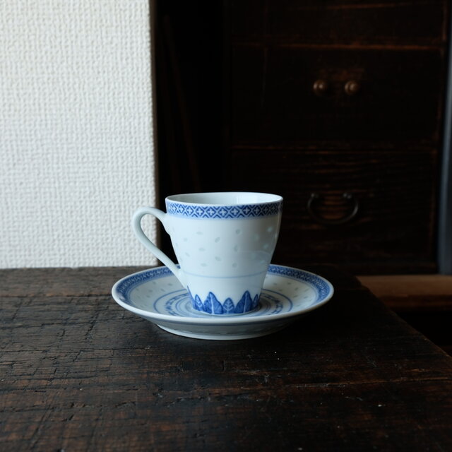 美しいフォルム◇中国景徳鎮 蛍焼 デミタスカップ＆ソーサー 小皿 茶器 シノワズリ チャイナレトロ | iichi  日々の暮らしを心地よくするハンドメイドやアンティークのマーケットプレイス