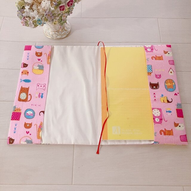 たぬきときつね ピンク 文庫本サイズ ブックカバー ハンドメイド たぬきときつね ピンク 文庫本サイズ ブックカバー ハンドメイド 雑貨