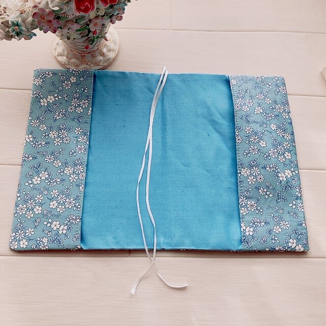 【B6サイズ・四六判】ブルー　可愛い花柄　手帳カバー・ブックカバー