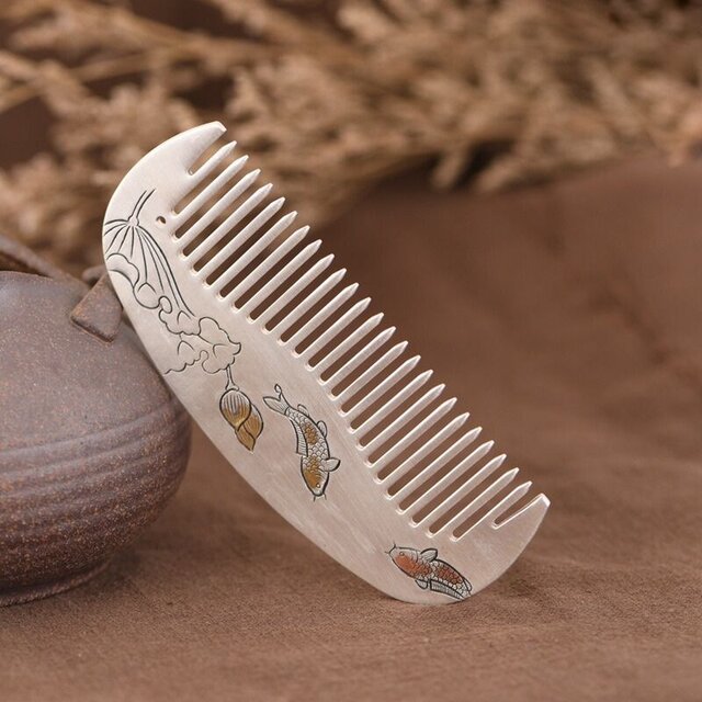 蓮と鯉の純銀櫛 - 日本の美意識と伝統を象徴した髪飾りK101 | iichi 日々の暮らしを心地よくするハンドメイドやアンティークのマーケットプレイス