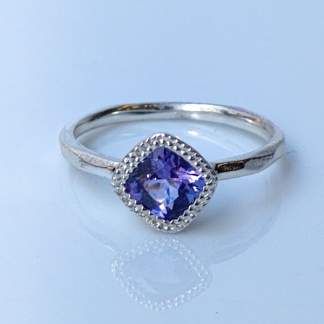 タンザナイト 2段ミル SQクッションカット 0.8ct シルバーSV925