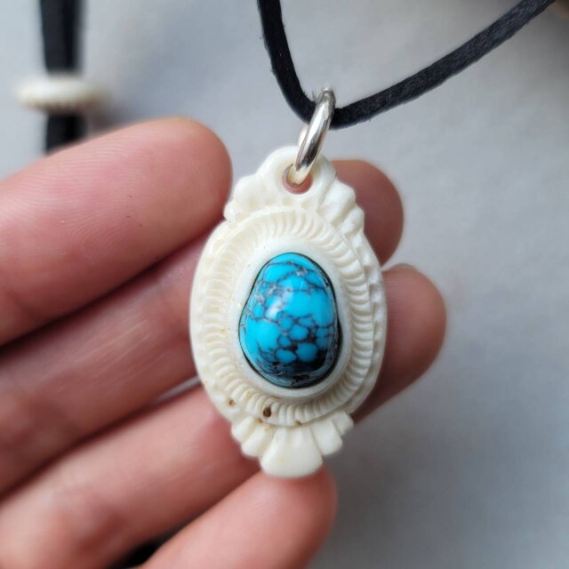 鹿の角 クラウドマウンテンターコイズのペンダント | iichi 日々の