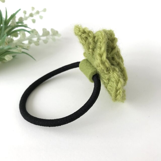 毛糸編み ヘアゴム フラワー 黄緑 若草色 グリーン かぎ針編み 花 