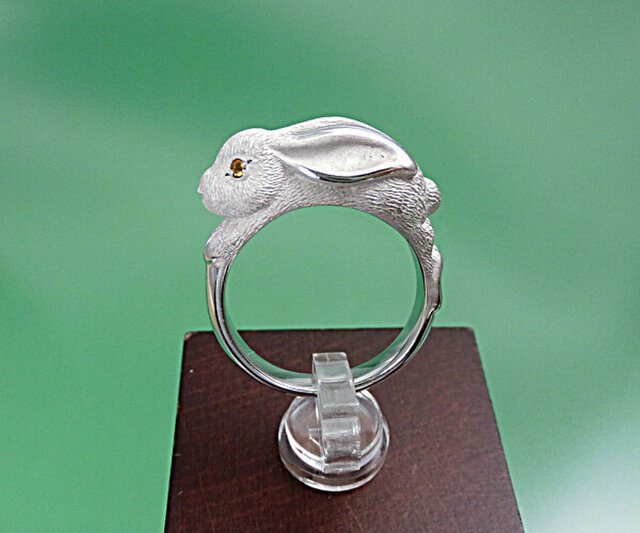 シルバー製天然シトリン入り・うさぎリング /11月の誕生石 【あなた