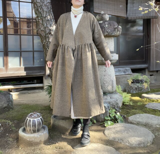 着物リメイク大島紬 カシュクールワンピース 羽織りもの - 女性和服、着物