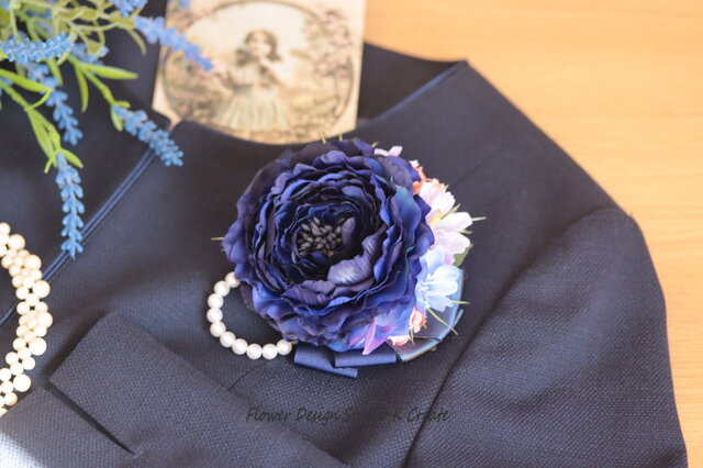ネイビーブルーのラナンキュラスとパールのコサージュ 入学式 卒業式  