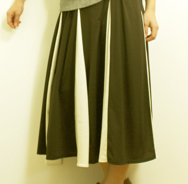 スカート mochako 三角マチのフレアスカート/ チョコ×バニラ | iichi 日々の暮らしを