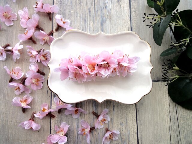 にょろりさま売約済バレッタ〈Bouquet・グレイッシュピンクな八重の桜・盛り〉 恋桜のバレッタ □ 薄ピンク色の可憐な桜 | iichi 日々の暮らしを