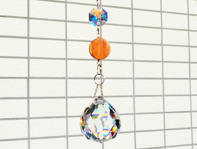 和の空間に虹を＊ウッドコインのサンキャッチャー | iichi 日々の