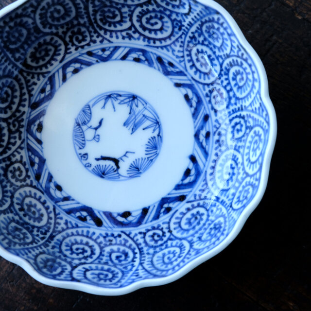 青で蛸唐草◆成化年製。伊万里　蛸唐草染付膾皿　骨董品　antiques 丁寧な暮らしに。江戸期