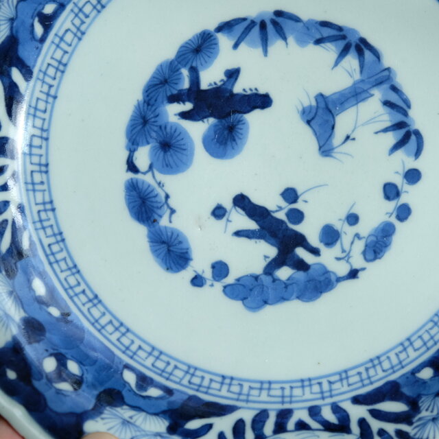 伊万里焼 染付 魚藻文 大皿 /骨董/時代物 古伊万里・大明成化年製 染付 蛸唐草文松竹梅図皿、慈光店舗にて