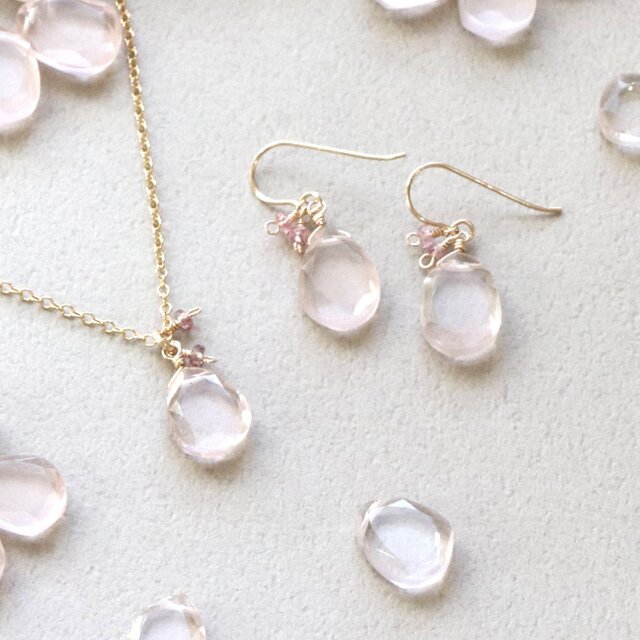 桜の花びら ピアス／イヤリング｜天然石 ローズクォーツ｜14Kgf｜ー