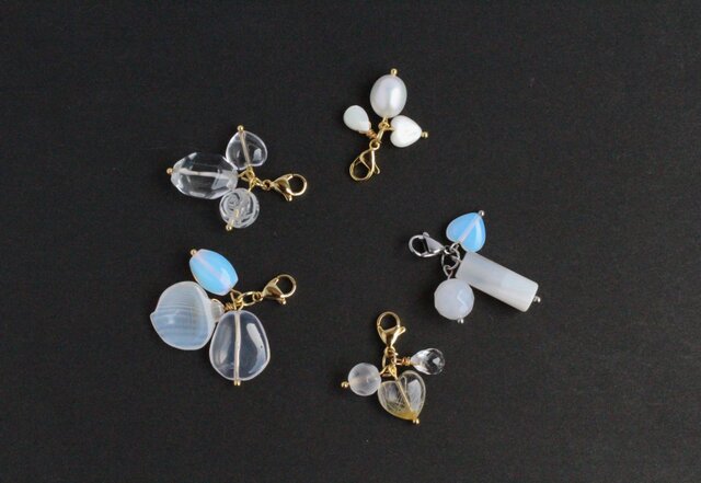 咲いた 咲いた 天然石の花 チャーム／ピアス／イヤリング／ネックレス 