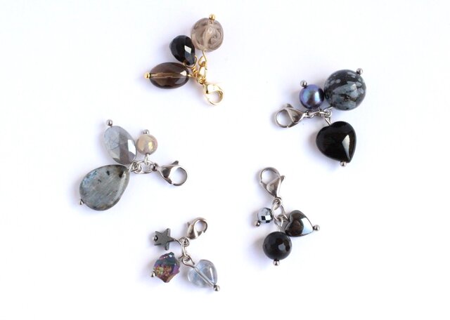 咲いた 咲いた 天然石の花 チャーム／ピアス／イヤリング