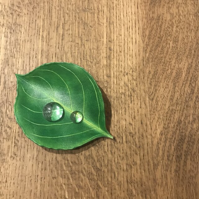 本革 葉っぱ ヤマボウシ ミニ レザートレイ | iichi 日々の暮らしを