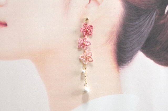 受注製作】タティングレースの小花とコットンパールのピアス〈桜