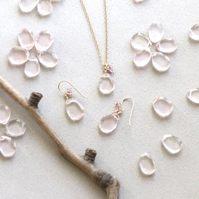 桜の花びら ピアス／イヤリング＆ネックレス セット｜ 天然石 ローズ