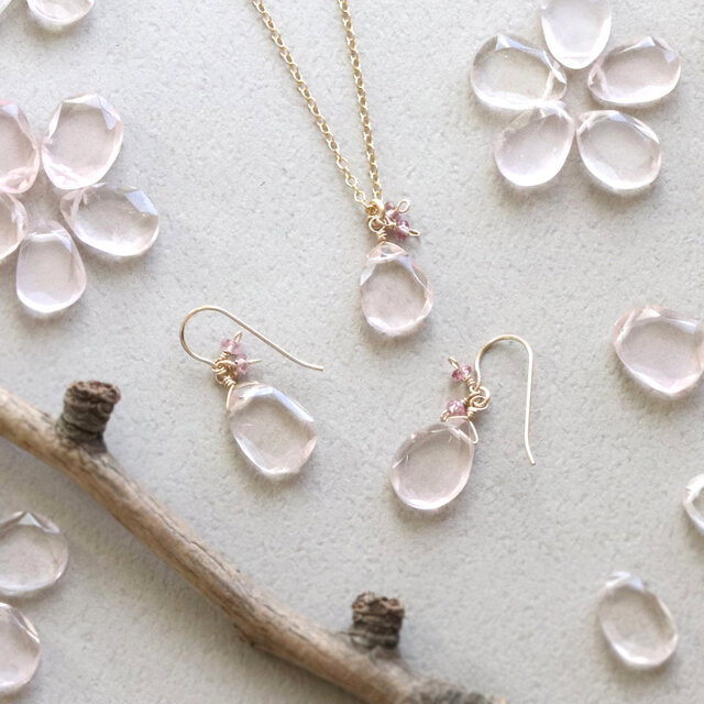 桜の花びら ピアス／イヤリング＆ネックレス セット｜ 天然石 ローズ