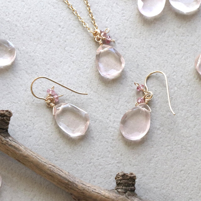 桜の花びら ピアス／イヤリング＆ネックレス セット｜ 天然石 ローズ
