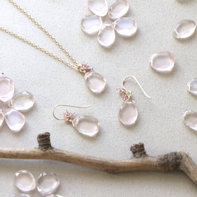 桜の花びら ピアス／イヤリング＆ネックレス セット｜ 天然石 ローズ