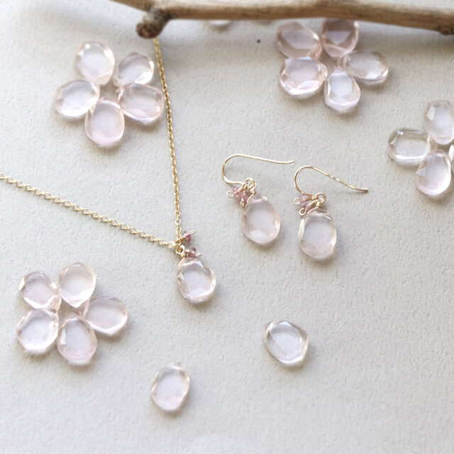桜の花びら ピアス／イヤリング＆ネックレス セット｜ 天然石 ローズ