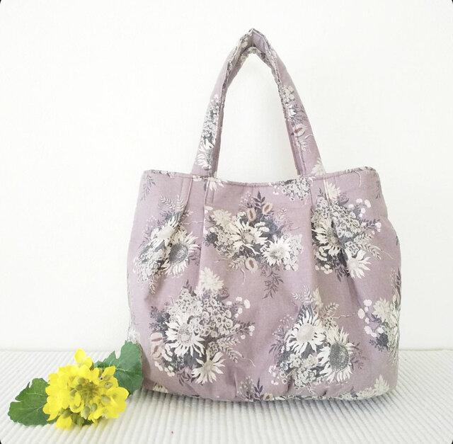たっぷり入る♡花柄トートbag | iichi 日々の暮らしを心地よくする