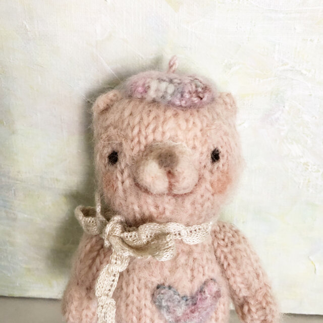 ピンクのくまちゃんベレー帽がお気に入り pink teddy bear | iichi